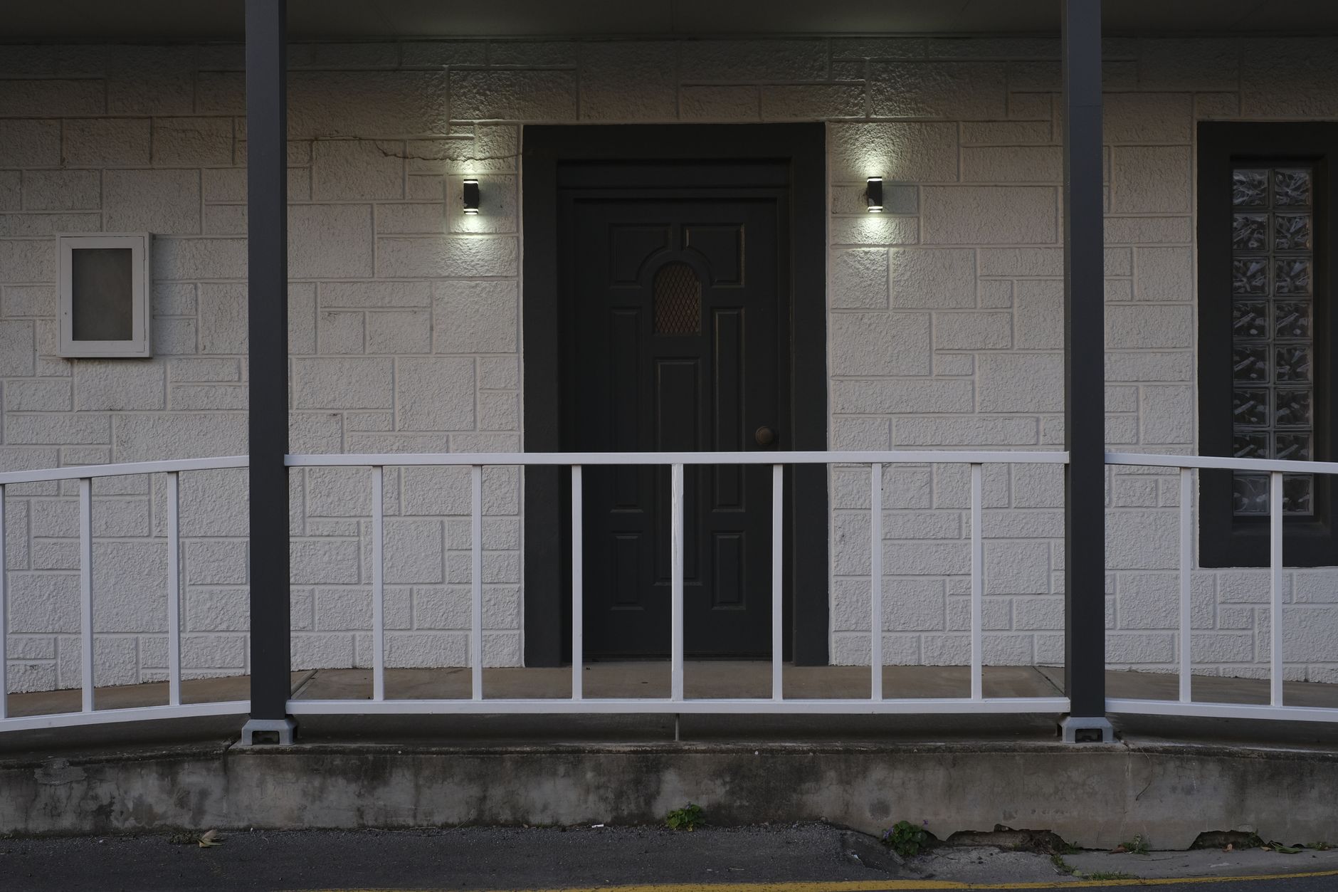 Front view of a modern house entrance featuring white railing and dark door, perfect for architectural studies, illustrating What Is the “Mouth of Chi”? Why the Front Door Is Calle