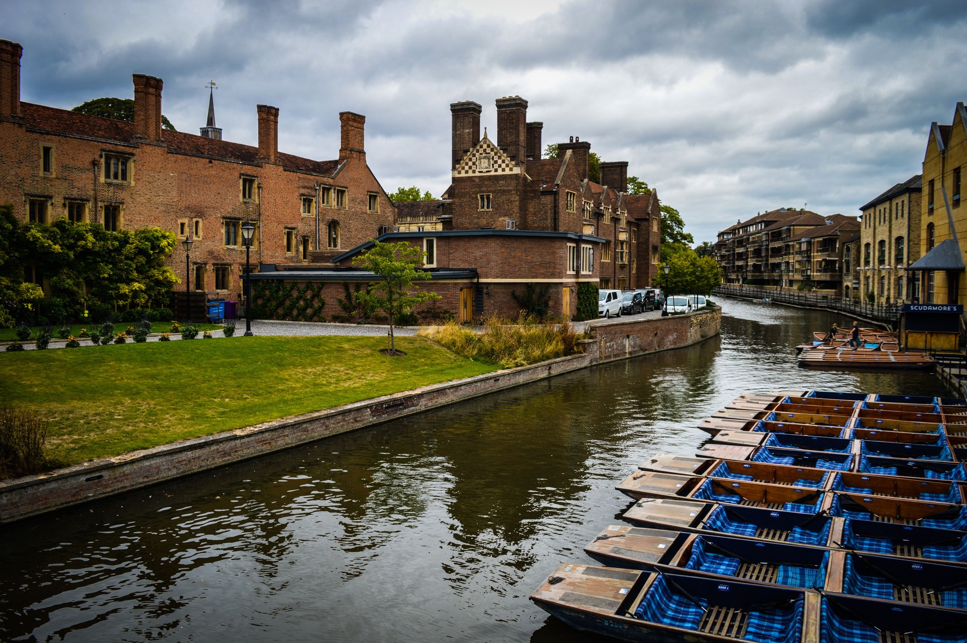 Scenic view of the River Cam with punts and historic architecture in Cambridge, UK